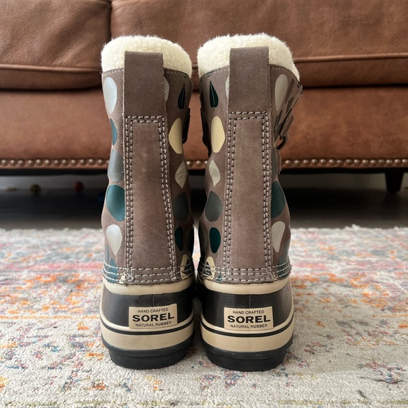 Sorel Waterproof Snow Boots Size 7 - Picture 3 of 5